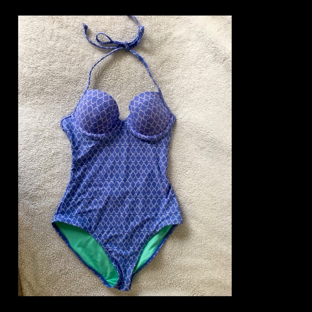 One-piece bathing suit